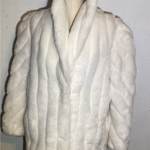 Mirage outerwear white faux fur jacket size medium - Picture 7 of 14